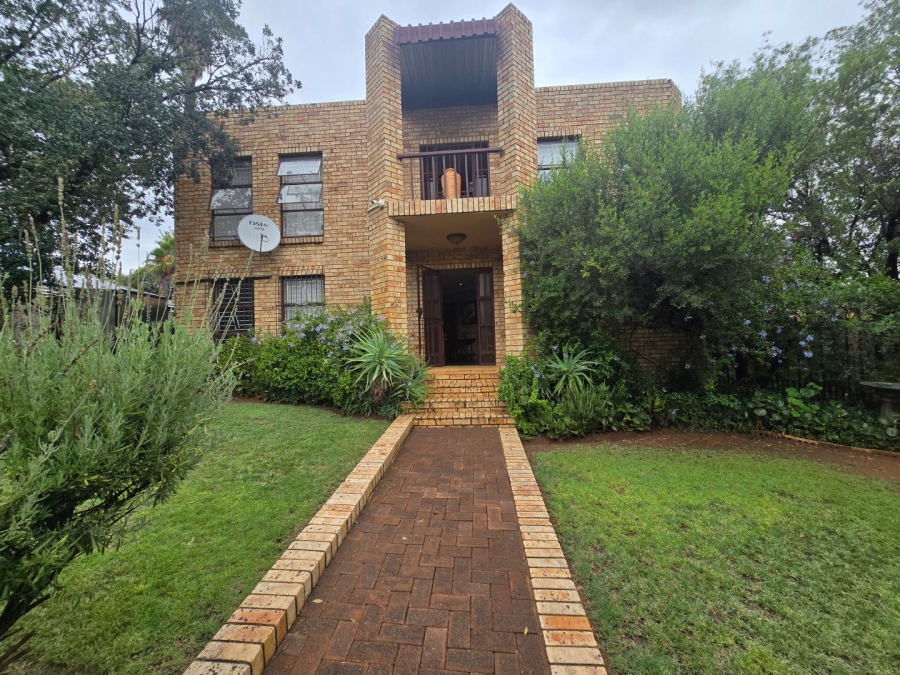 7 Bedroom Property for Sale in Langenhovenpark Free State